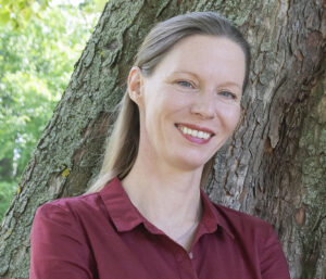 22-K_Blum_Jürgen_Schulzki_min Kerstin Blum ist Geschäftsführerin der Stiftung Gesunde Erde – Gesunde Menschen (GEGM) und Senior Project Manager bei den BrückenKöpfen. Sie ist über 20 Jahre im gesundheitspolitischen Umfeld tätig und verantwortet den Deutschen Nachhaltigkeitspreis Gesundheit, den GEGM gemeinsam mit der BARMER und der Stiftung Deutscher Nachhaltigkeitspreis verleiht.