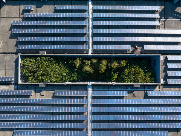 Die Photovoltaikanlage auf dem Fabrikdach