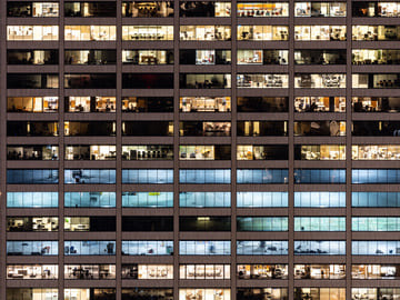 Spätes Arbeiten im Hochhaus